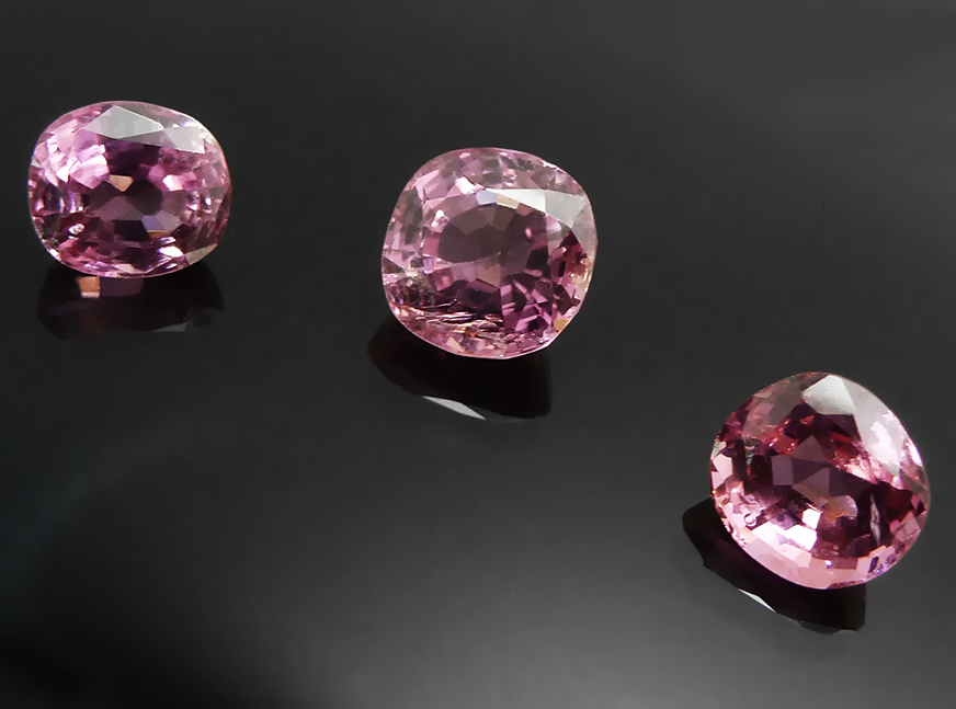 Розовый прозрачный камень. Шпинель. Шпинель Бирма камень. Розовый шпинель камень. Шпинель розовая натуральная.